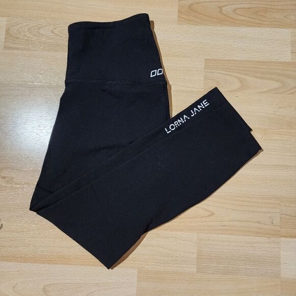 LORNA JANE crops - Picture 1 of 3